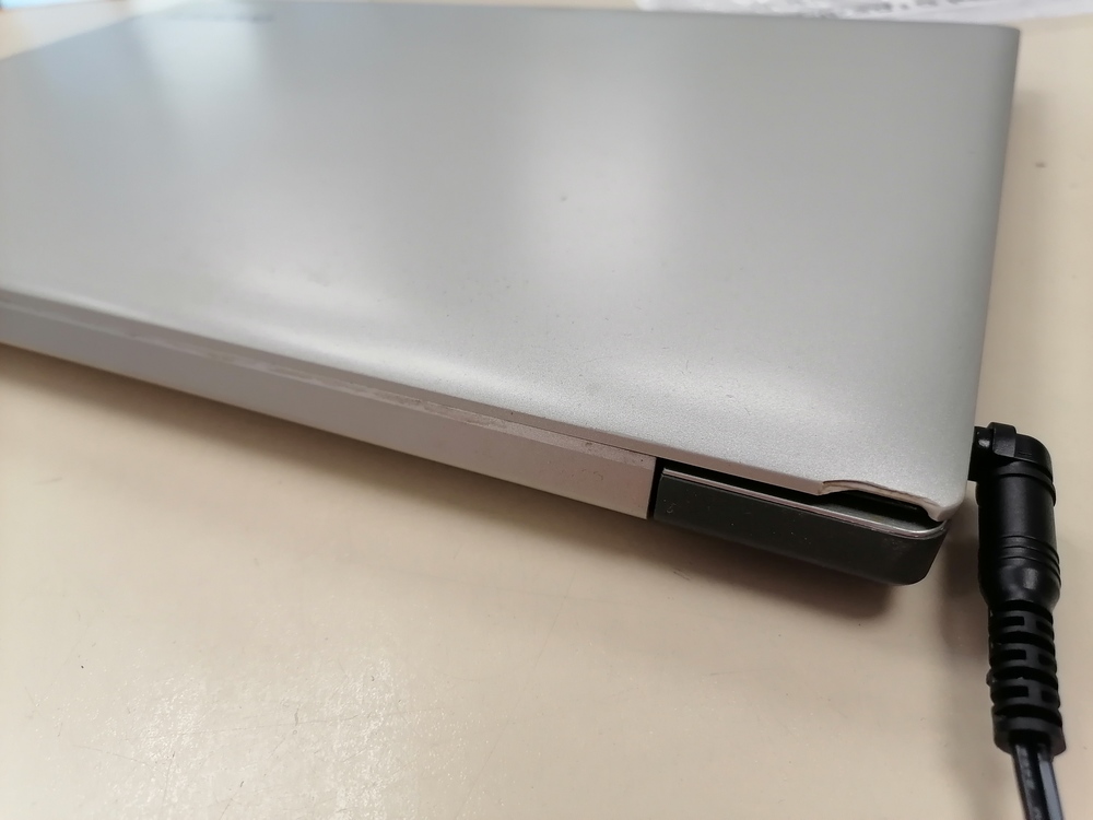Ноутбук Lenovo; Core i3-7100U, GeForce 940MX, 4 Гб, Нет, 160 Гб