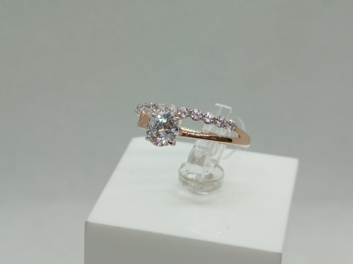 КОЛЬЦО С КАМНЯМИ (Au 585)