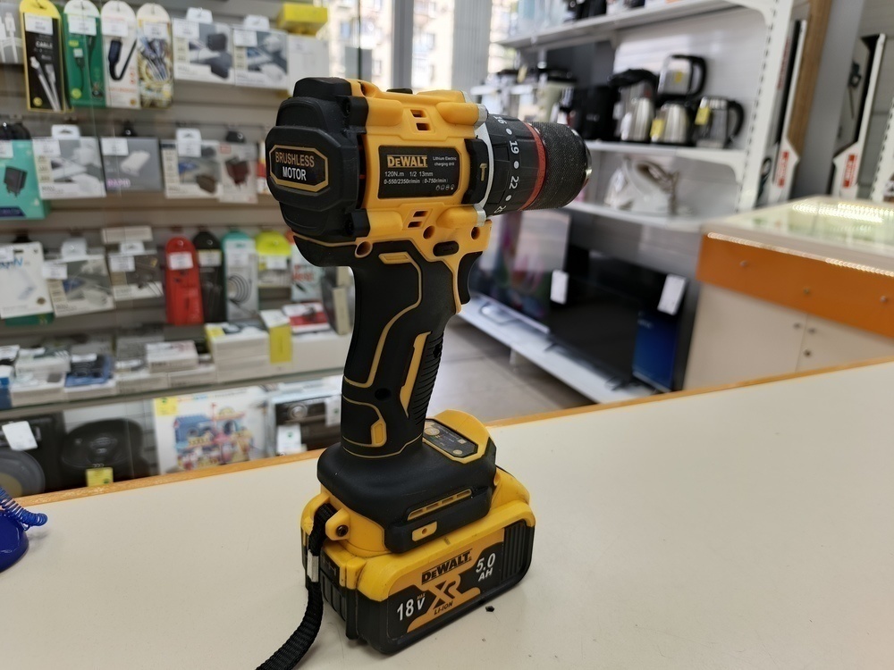 Шуруповерт Dewalt 18V XR;