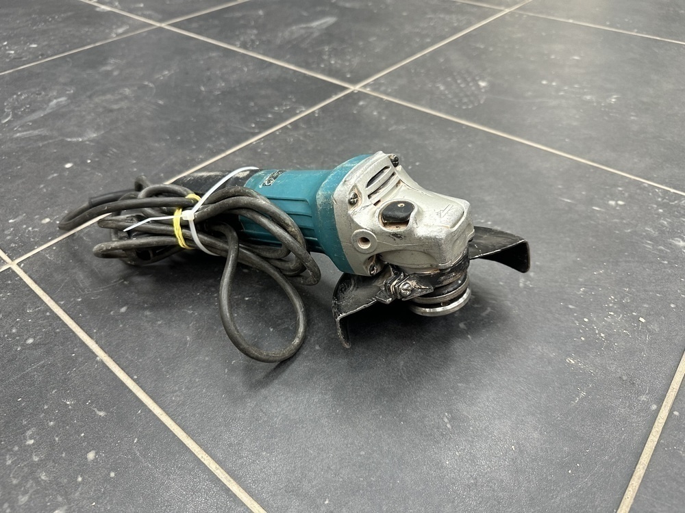 Угловая шлифмашина Makita GA5030