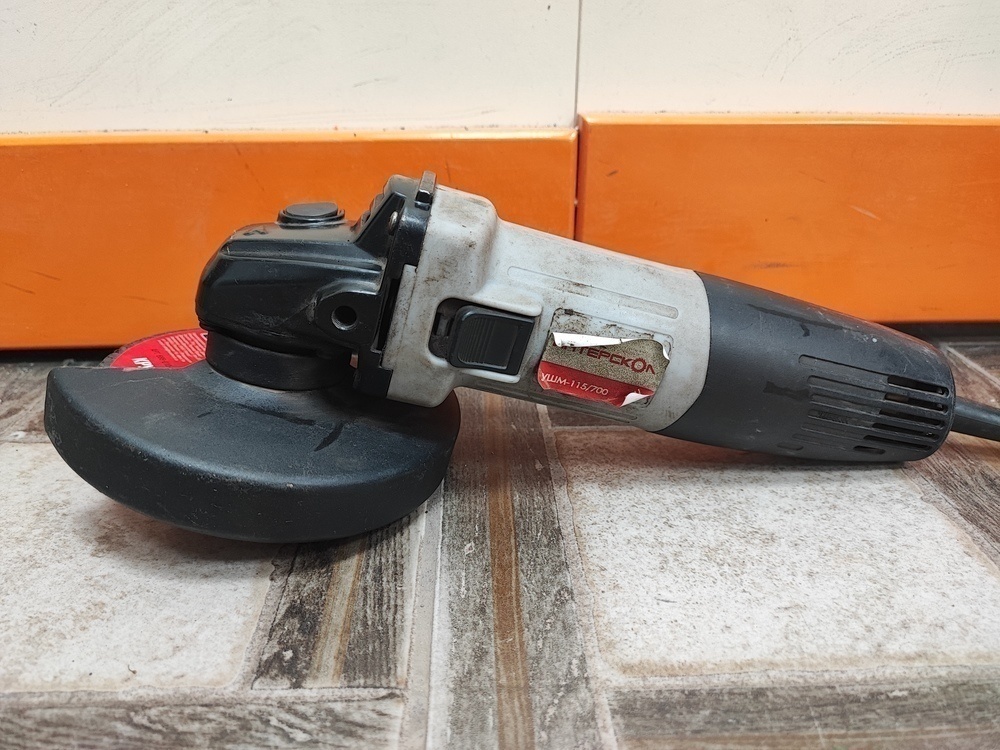 Угловая шлифмашина Интерскол УШМ-115/700