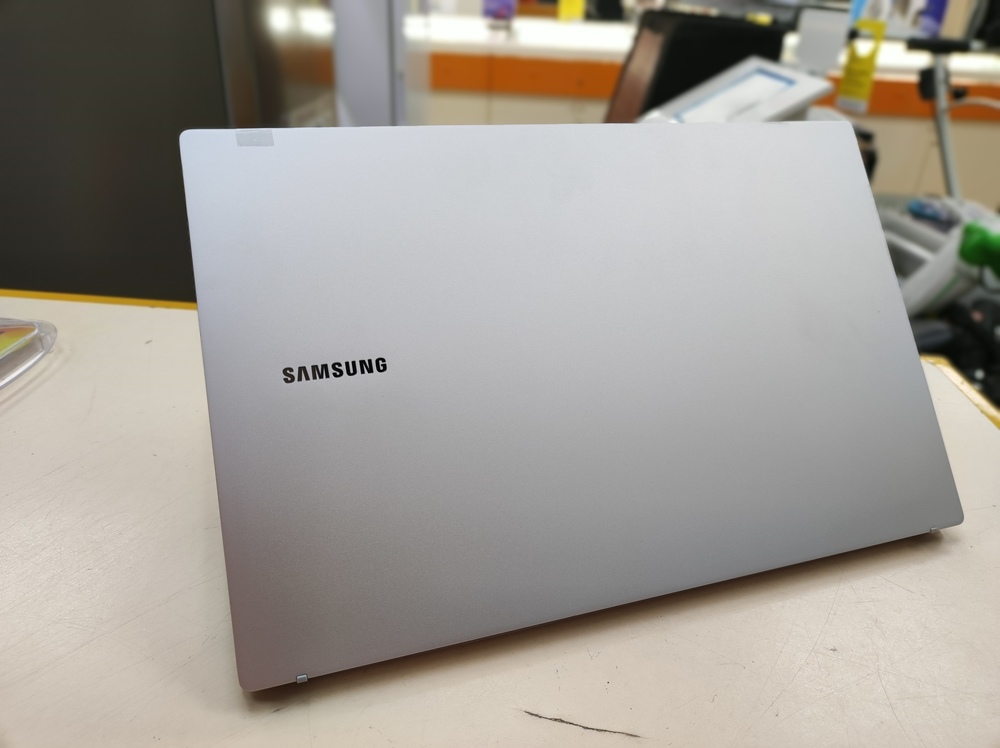 Ноутбук Samsung GalaxyBook NP750XDA; Core i5-1135G7, Iris(R) Xe Graphics, 8 Гб, 256 Гб, Нет