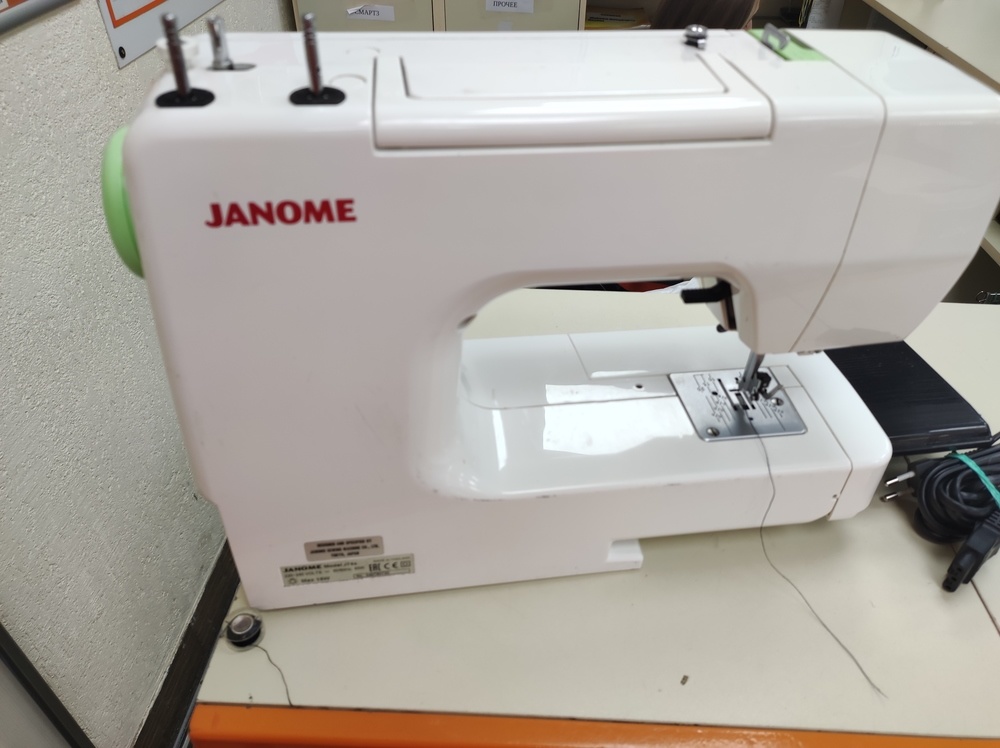 Швейная машина Janome J74S