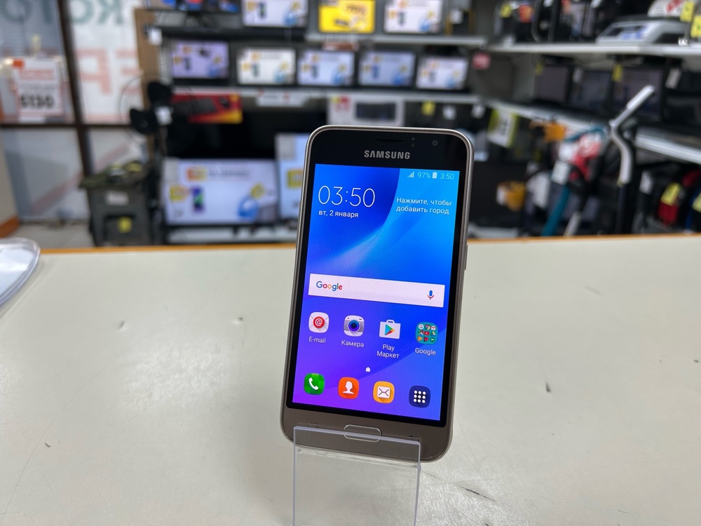 Смартфон Samsung Galaxy J1 2016 1/8
