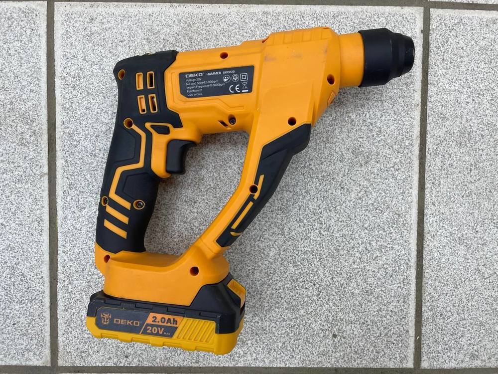 Перфоратор Deko DKCH20