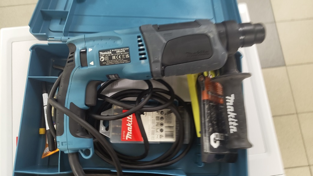 Перфоратор Makita HR2470