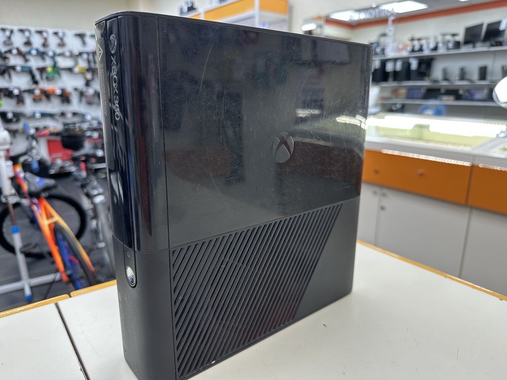 Игровая приставка Xbox 360 E