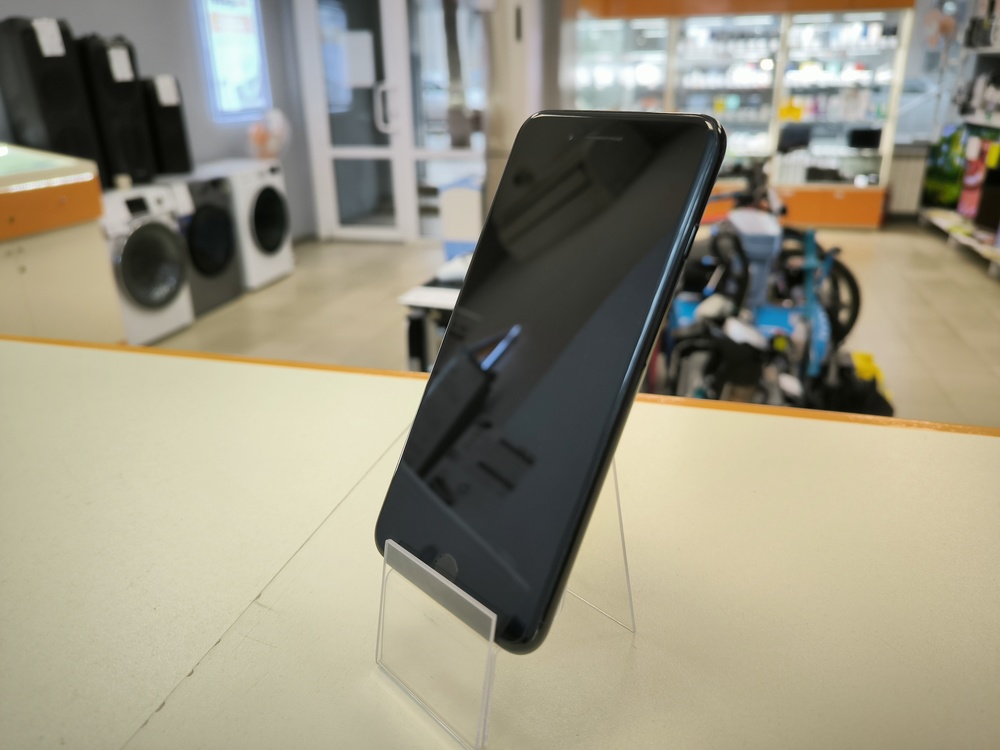 Смартфон Apple iPhone 7 Plus 32Gb