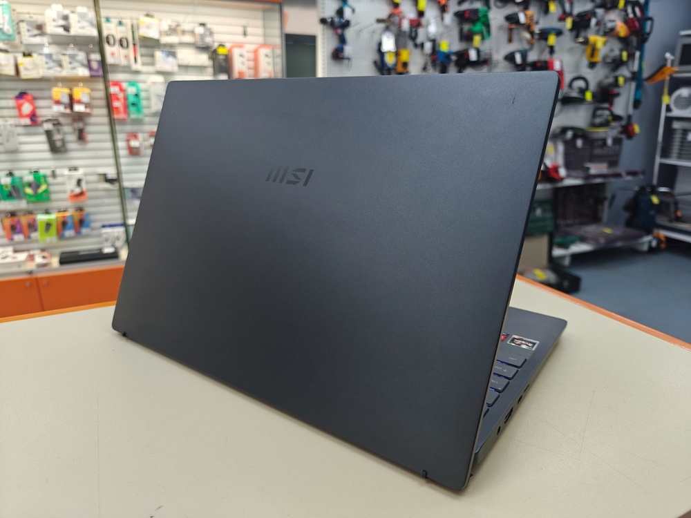 Ноутбук MSI; Ryzen 5 5600U, AMD Radeon (TM) Graphics, 8 Гб, 240 Гб, Нет