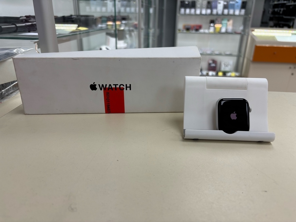 Смарт-часы Apple Watch SE 2022 44mm