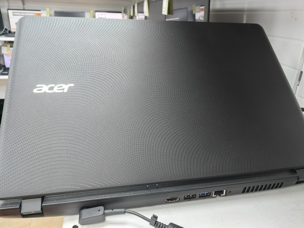 Ноутбук Acer; E1-7010, Radeon R2 series, 4 Гб, Нет, 500 Гб