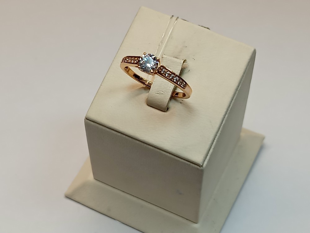 КОЛЬЦО С КАМНЯМИ (Au 585)