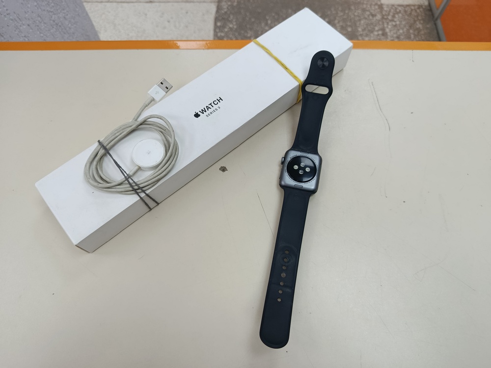 Смарт-часы Apple Watch Series 3 42 мм
