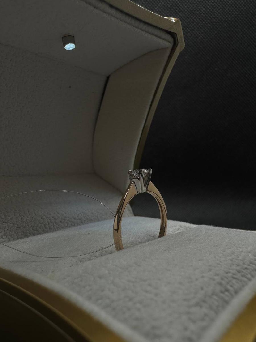 01-115280 КОЛЬЦО С КАМНЕМ (Au 585)