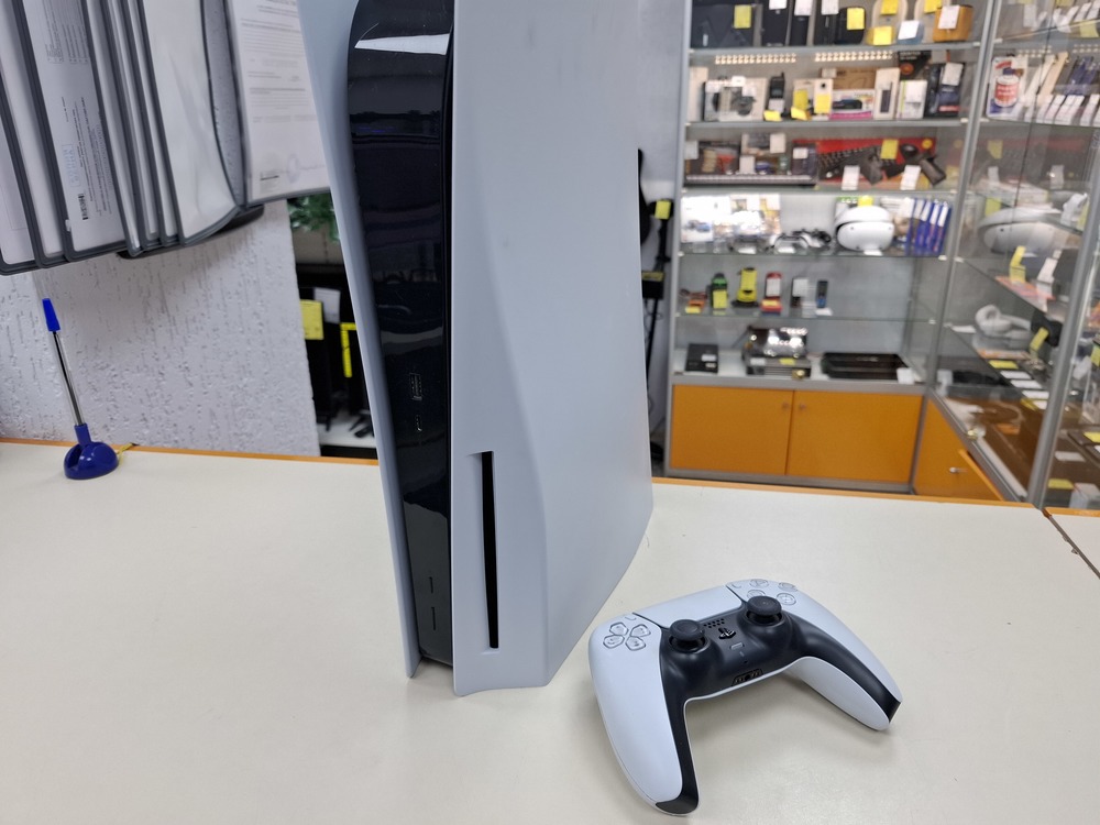Игровая приставка PlayStation 5 825Gb (С дисководом)