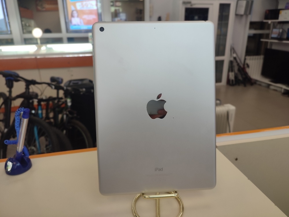Планшет Apple IPad 5 32 ГБ A1822 (Wi-Fi)