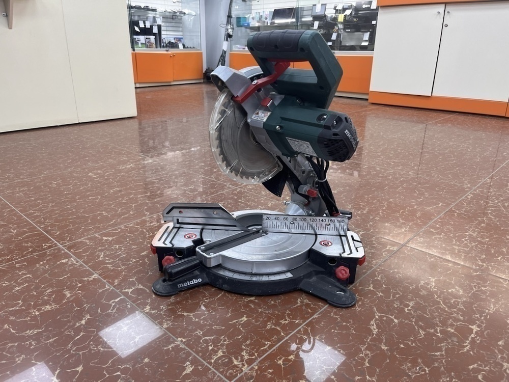 Торцовочная пила Metabo KS-216 Lasercut