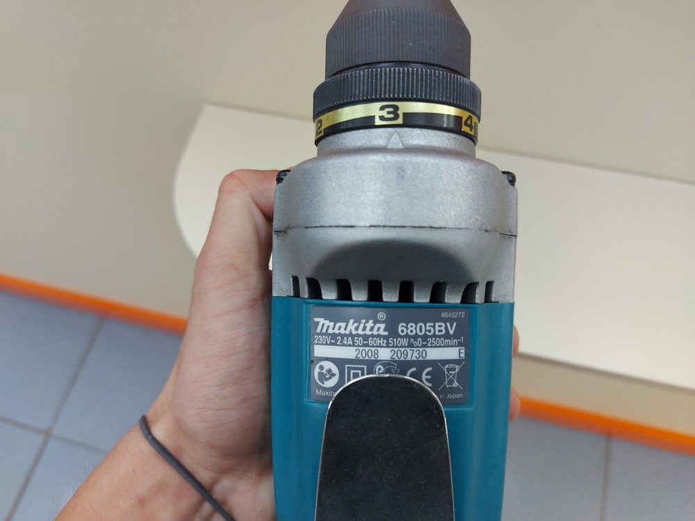 Шуруповерт Makita 6805BV