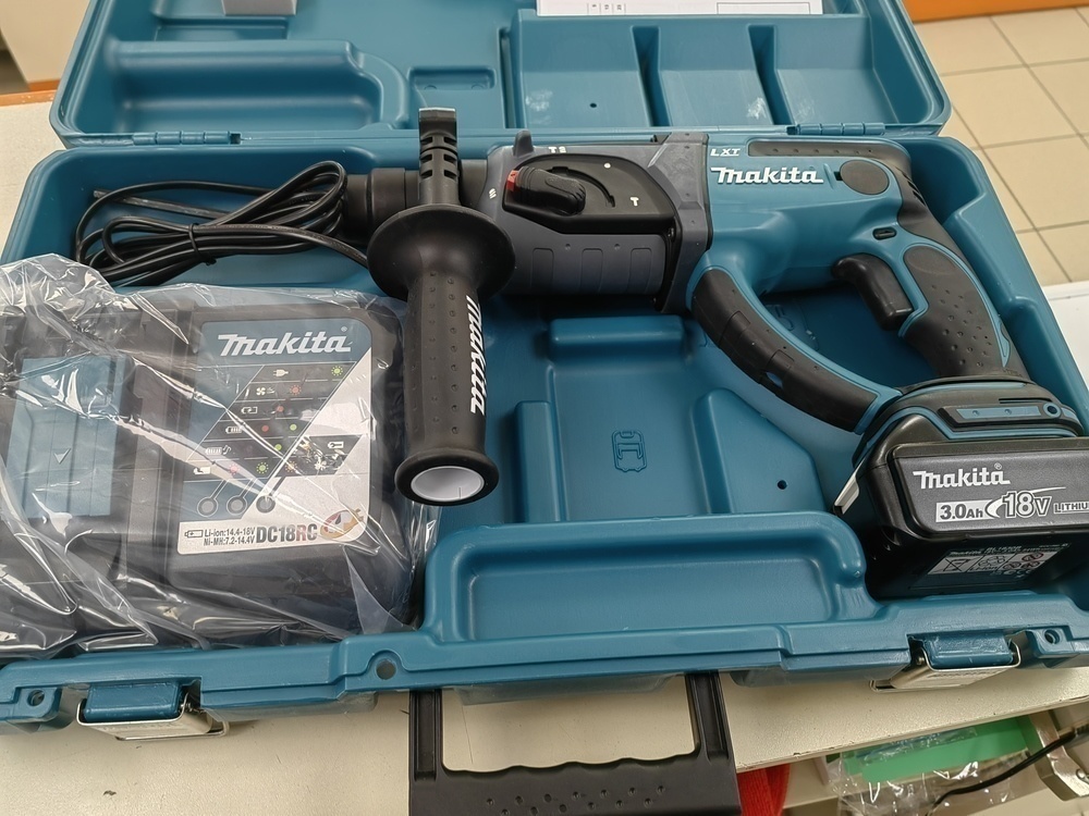 Перфоратор Makita DHR202;