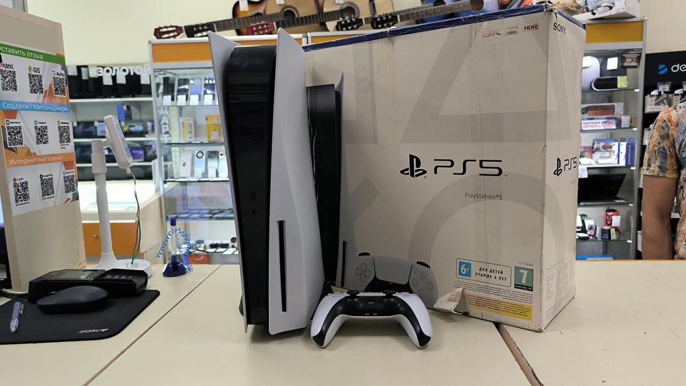 Игровая приставка PlayStation 5 825Gb (С дисководом)