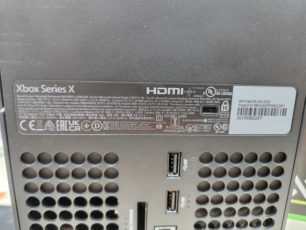 Игровая приставка Xbox Series X 1Tb