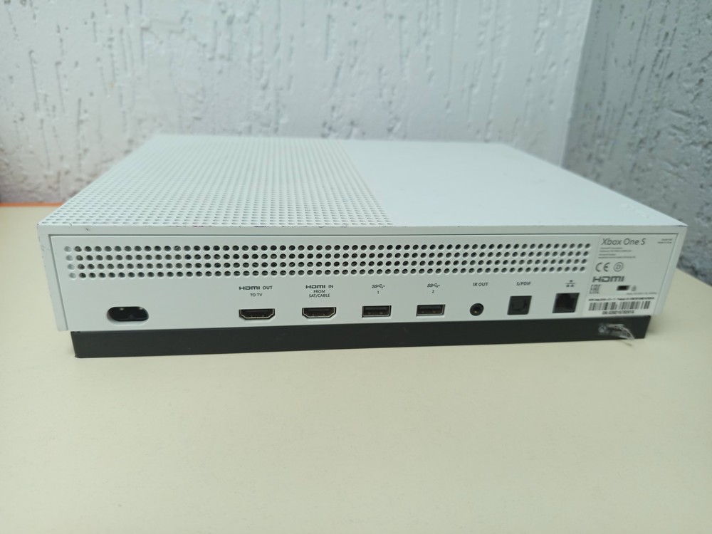 Игровая приставка Xbox One S 1TB