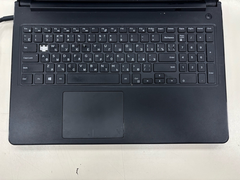 Ноутбук DELL; Core i5-7200U, Radeon R5 M420, 8 Гб, Нет, 1 Tb