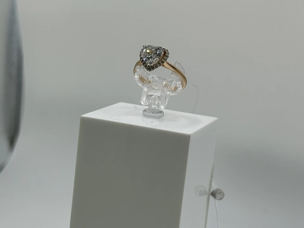 КОЛЬЦО С КАМНЯМИ (Au 585)