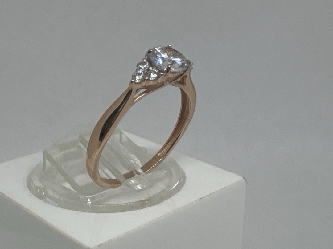 КОЛЬЦО С КАМНЯМИ (Au 585)