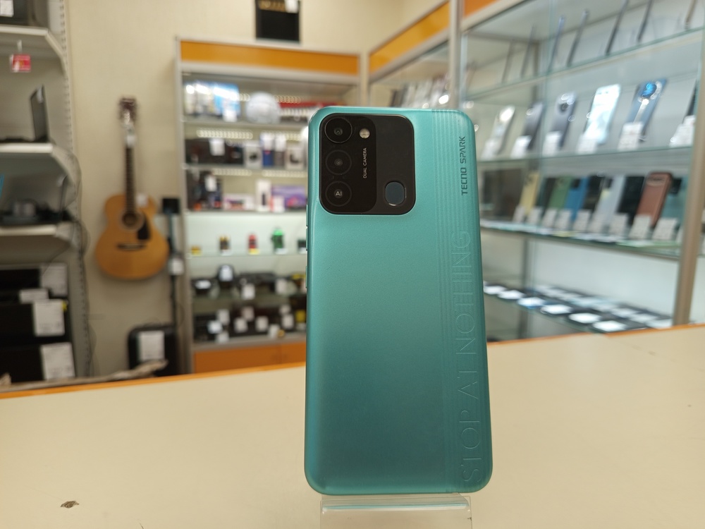 Смартфон Tecno Spark 8C 4/64