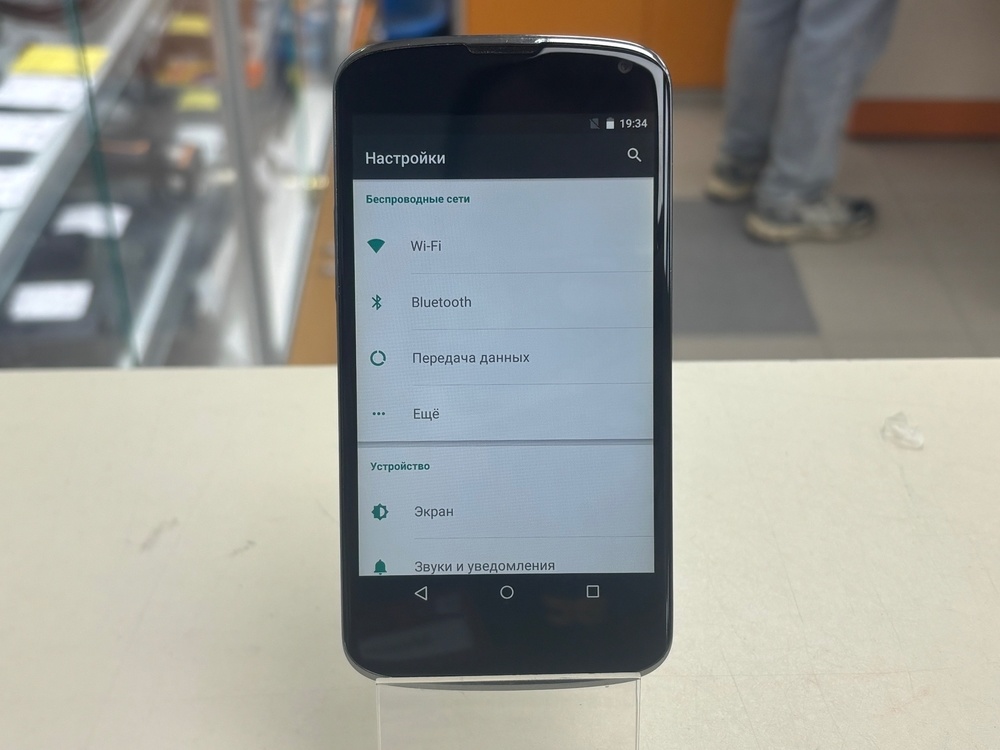 Смартфон LG Nexus 4