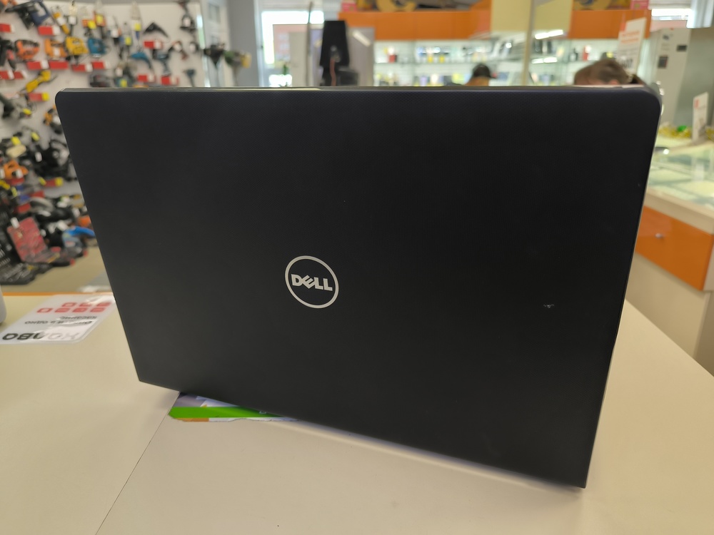 Ноутбук DELL Vostro 3578; Core i5-8250U, Radeon 520, 4 Гб, Нет, Нет