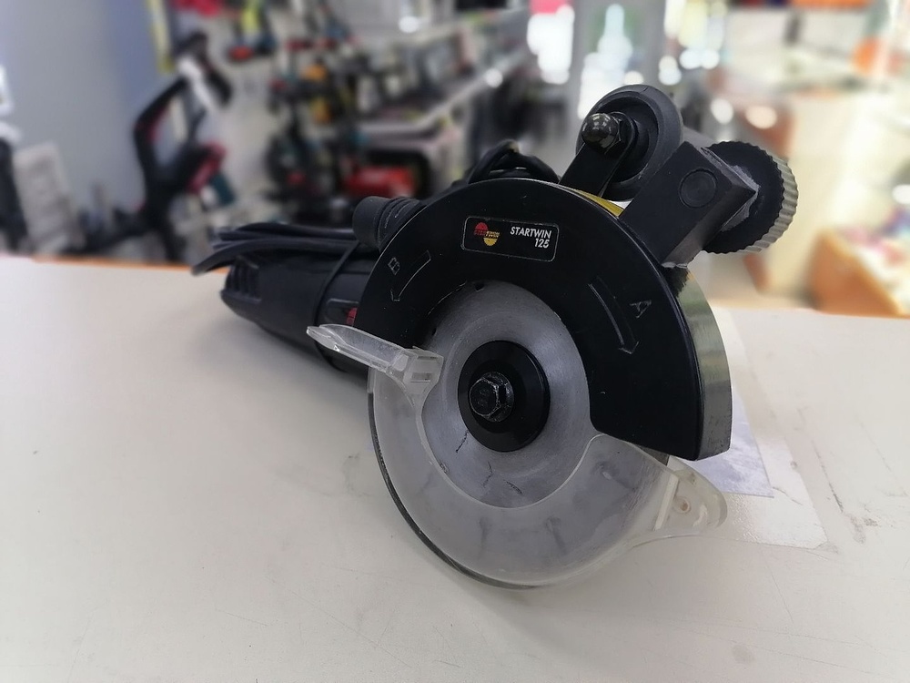 Угловая шлифмашина Starwin 125мм retail