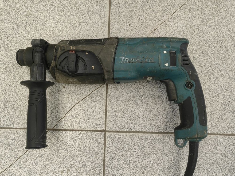Перфоратор Makita HR 2470