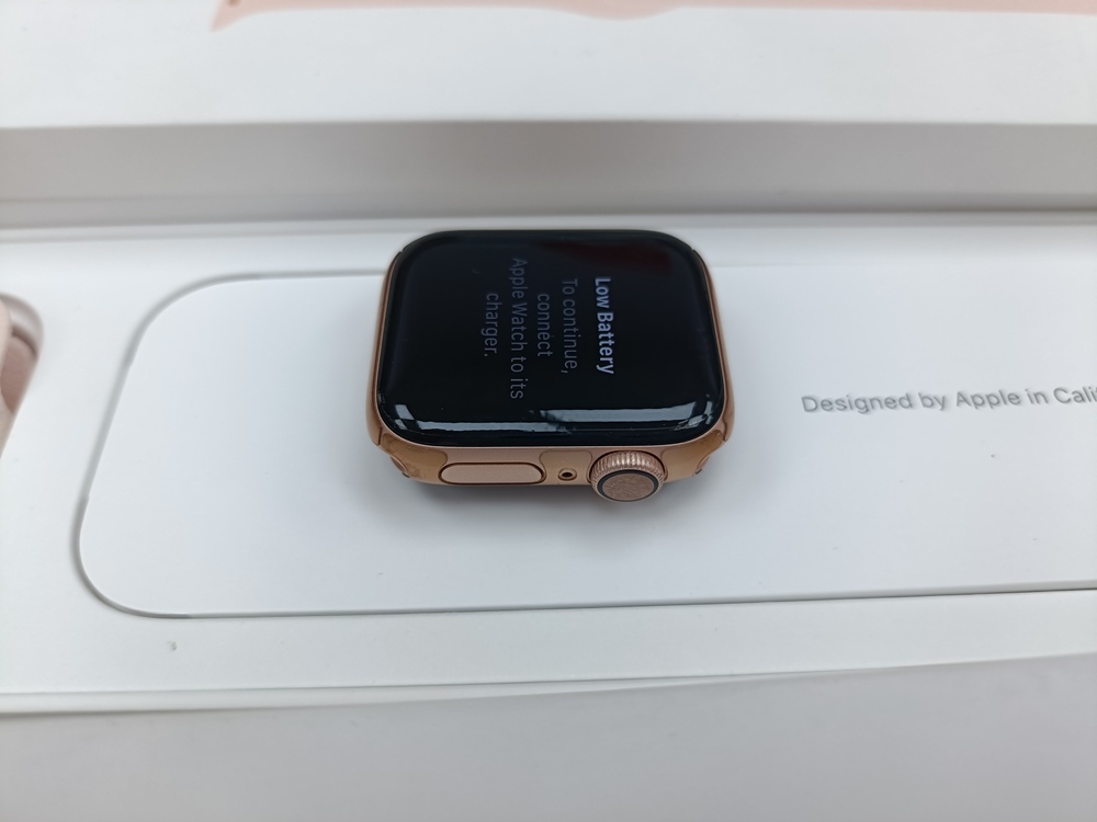 Смарт-часы Apple Watch Series 4 40 мм
