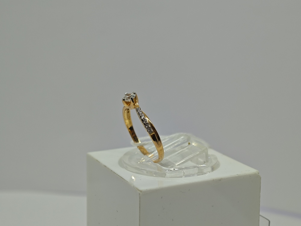 КОЛЬЦО С КАМНЯМИ (Au 585)