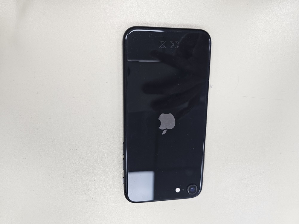 Смартфон Apple iPhone SE 2020 64Gb