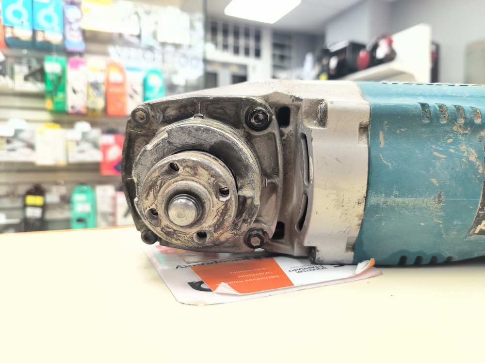 Угловая шлифмашина Makita GA9020