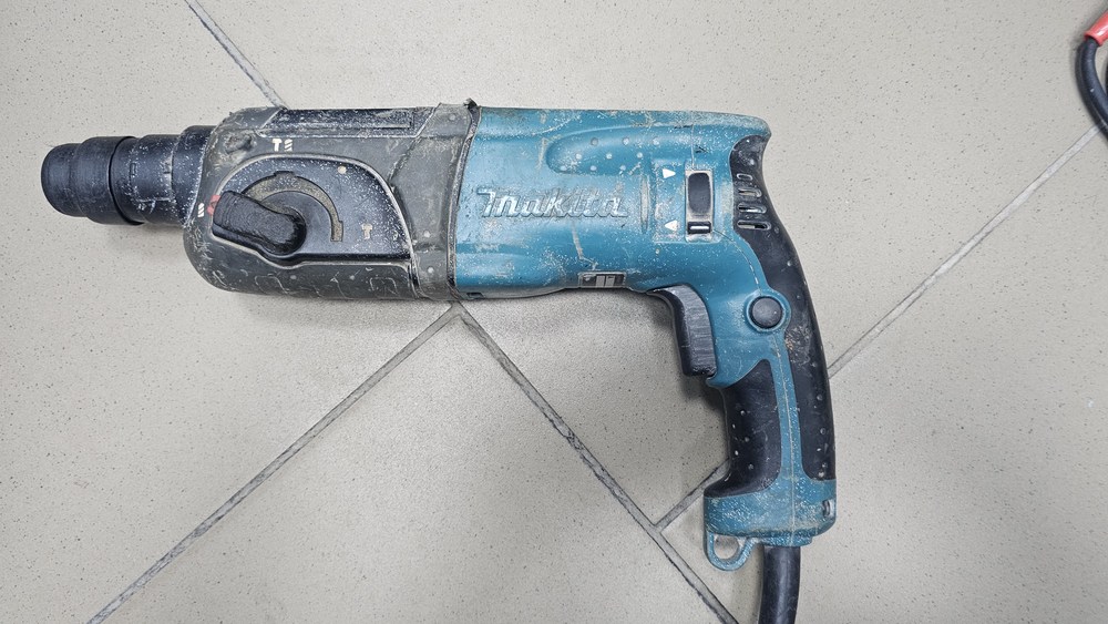 Перфоратор Makita HR2470