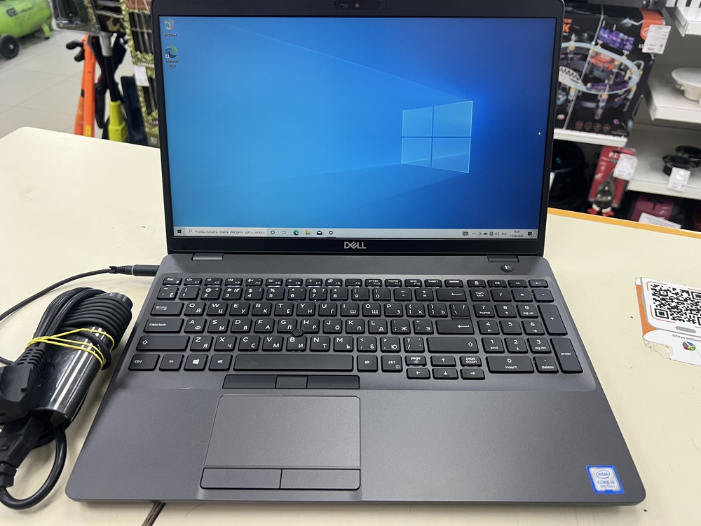 Ноутбук DELL; Core i5-8265U, Intel UHD Graphics, 16 Гб, 240 Гб, Нет