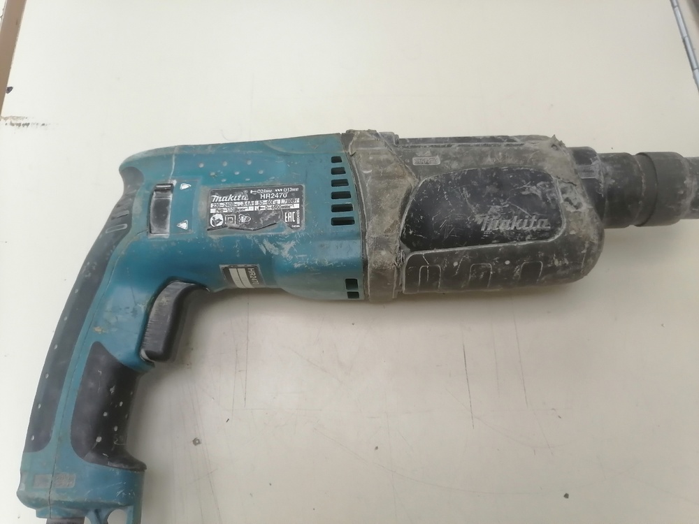 Перфоратор Makita HR 2470