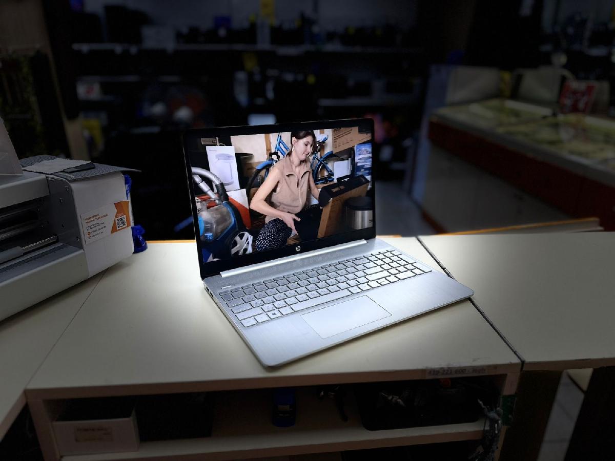 Ноутбук HP; I3-1115G4, Нет, 8 Гб, 240 Гб, Нет