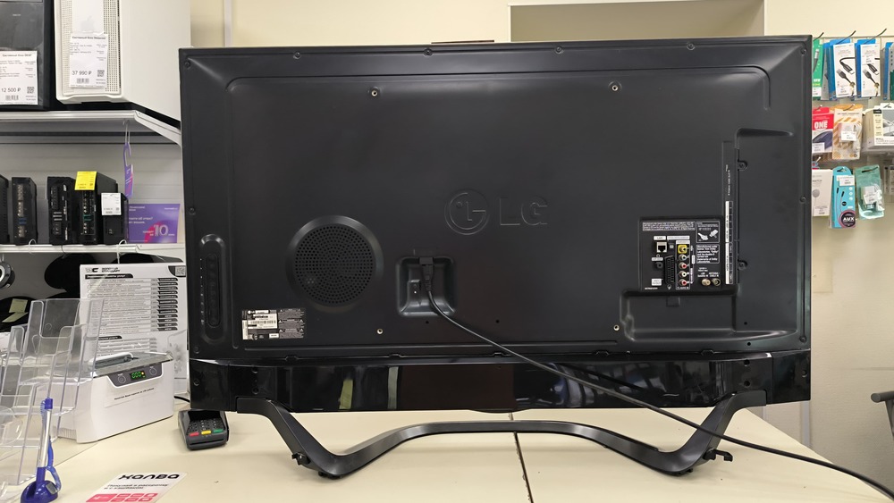 LED Телевизор LG 47LA690V