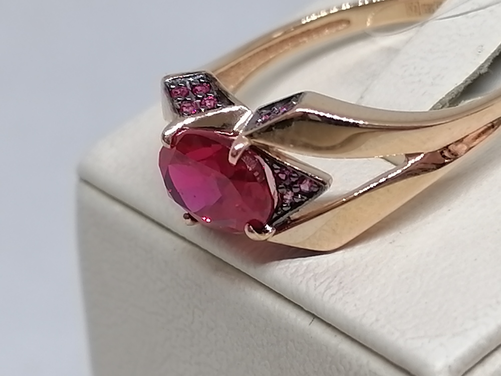 КОЛЬЦО С КАМНЯМИ (Au 585)