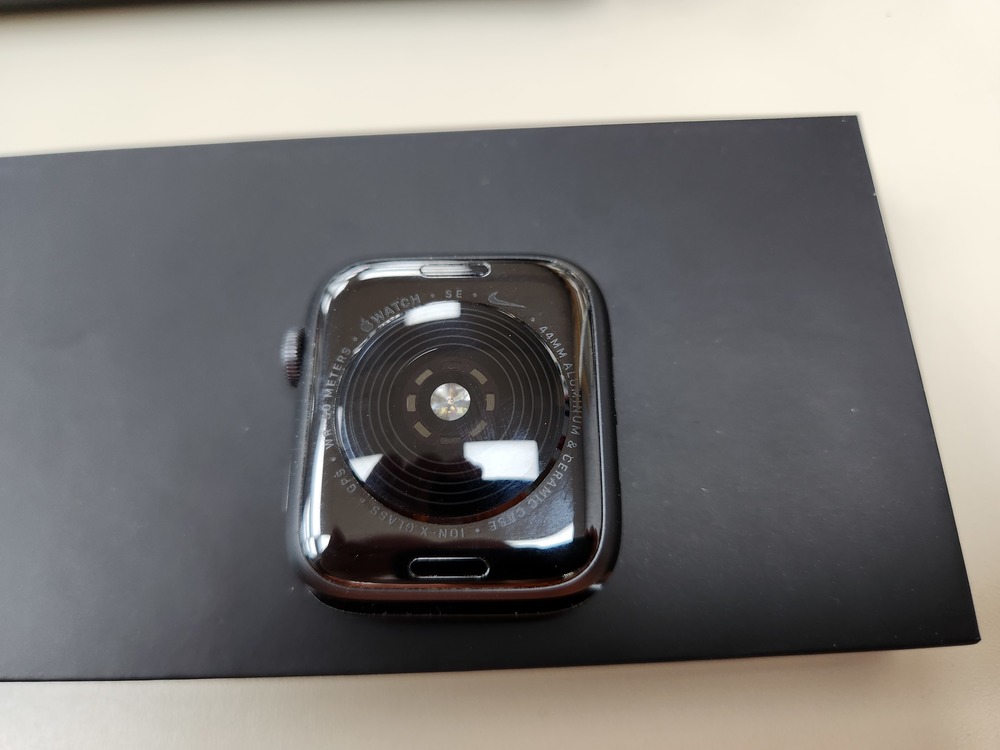 Смарт-часы Apple Watch SE 44mm