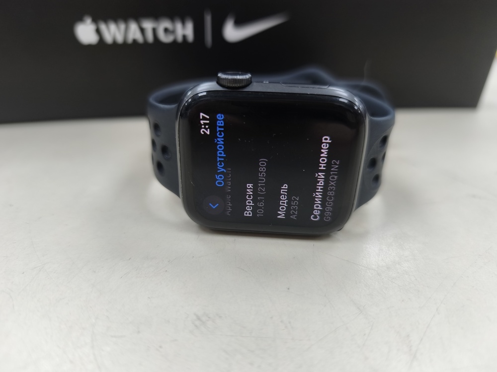 Смарт-часы Apple Watch SE 2020 44mm