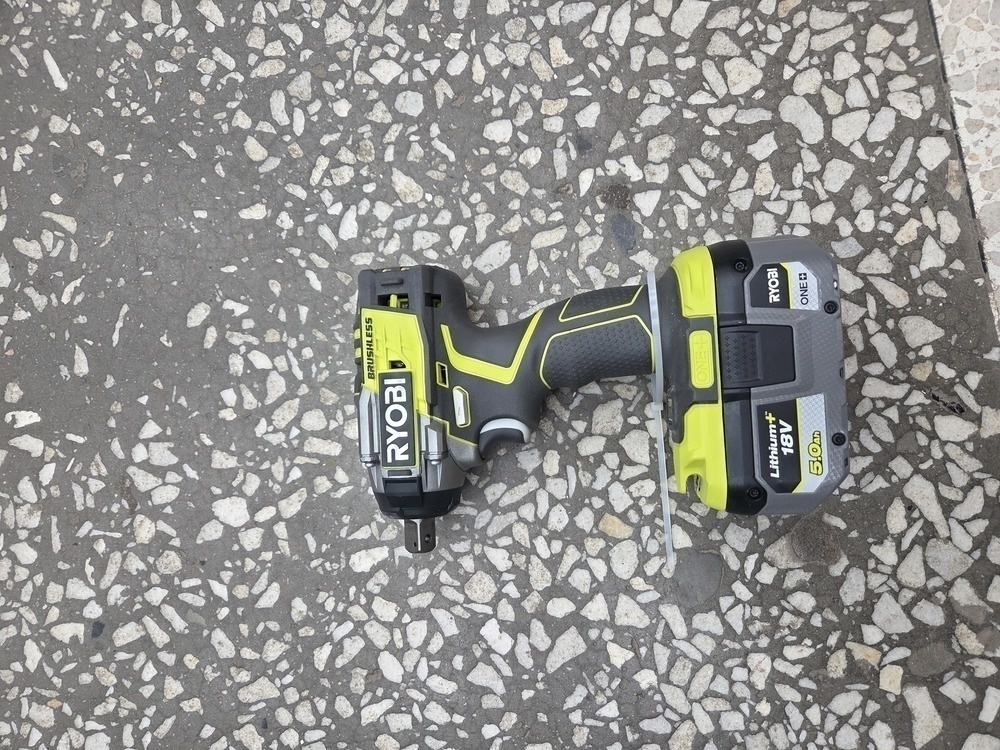 Гайковерт Ryobi R18IW7-0