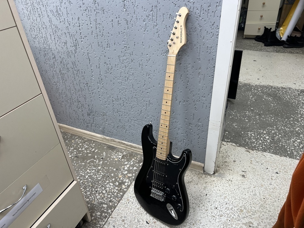 Гитара электро Rockdale ST PACK BK