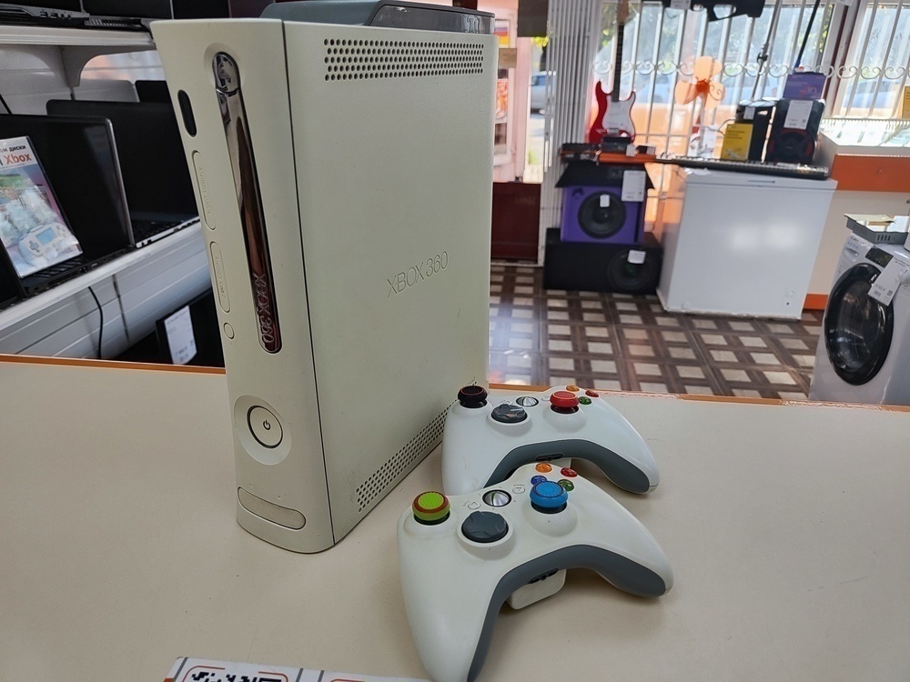 Игровая приставка Xbox 360;