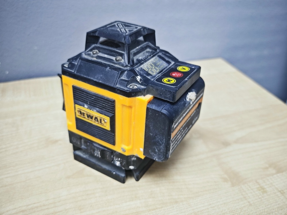 Нивелир Dewalt DW084